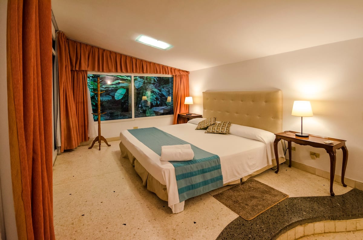 Waterfall House - 3 bedrooms Waterfall House