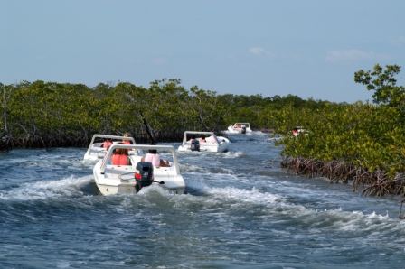 Aventura en Bote Boat Adventure