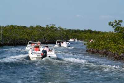 Aventura en Bote Boat Adventure