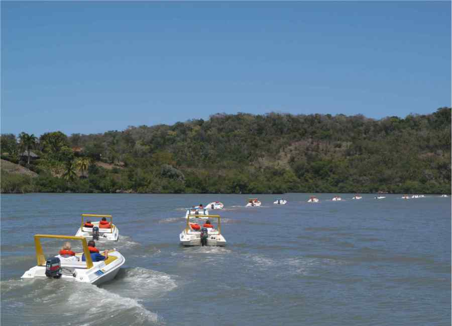 Aventura en Bote Boat Adventure