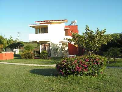 Rancho Hatuey - Habitación Sencilla Rancho Hatuey - Single by No