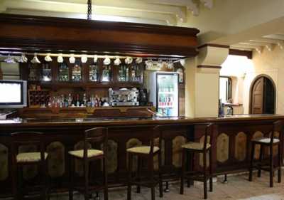 Dos Mares Bar