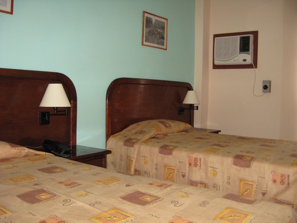 Paseo Habana - Double Room Paseo Habana - Doble by Nein