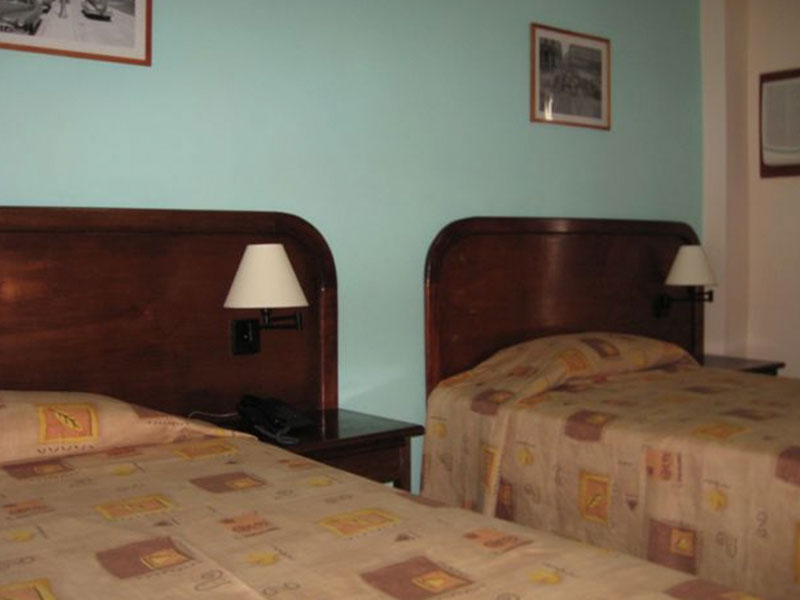 Hotel Paseo Habana - Habitación Sencilla Paseo Habana - Single by No